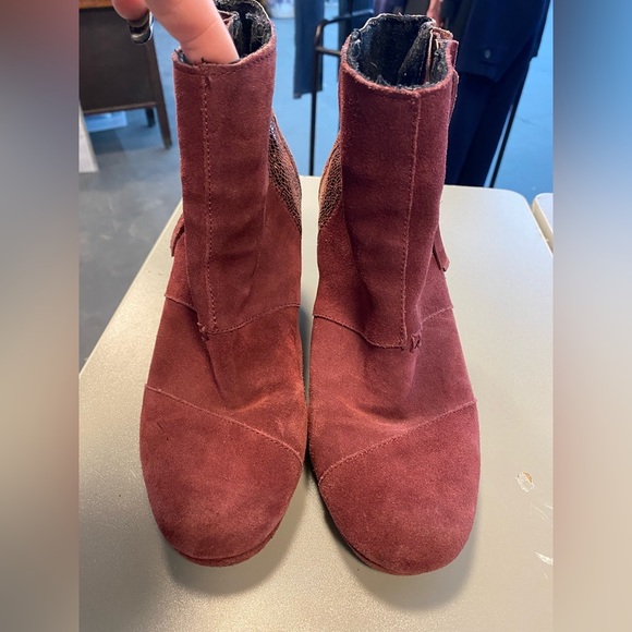 Toms Red Leather Booties Size 8.5 - Picture 1 of 6